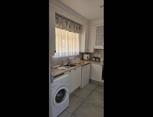 1 BEDROOM TOWNHOUSE FOR SALE IN BEDFORD PARK